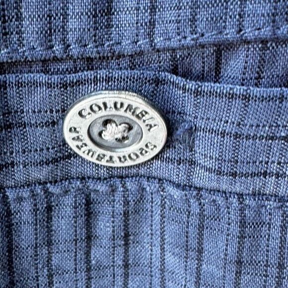 Columbia Gorpcore Men’s Navy Short Sleeve Button Down Shirt - Picture 3 of 5